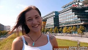 Junge Legal jÃ¤hrige Au Pair Touristin teenage von deutschem Mann in Berlin Ã¼ber EroCom Meeting abgeschleppt und ohne gummi gefickt