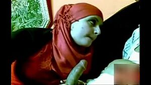 1481763 arab gf slurp chock of beau